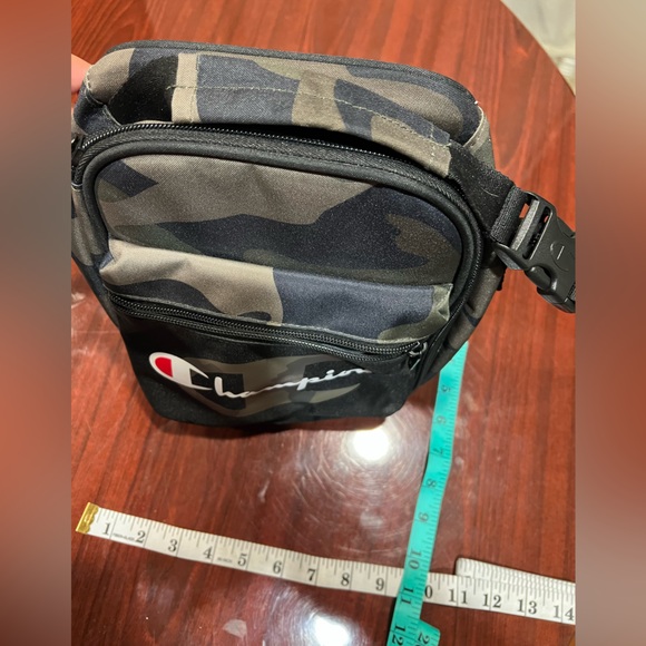 Champion Camouflage and Black Insulated Lunch Tote - Picture 5 of 8